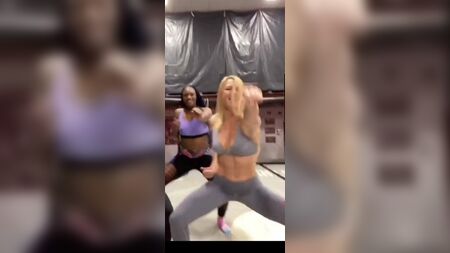 Holly Holm balla