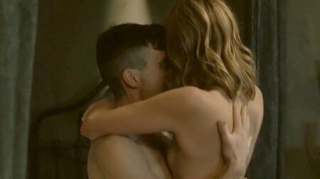 Annabelle Wallis cavalca un uomo in "Peaky Blinders" - ScandalPlanet