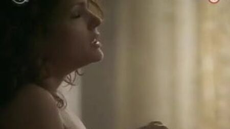 Dina Meyer in una scena di sesso bollente