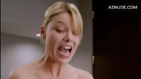 Lauren German cavalca un cazzo